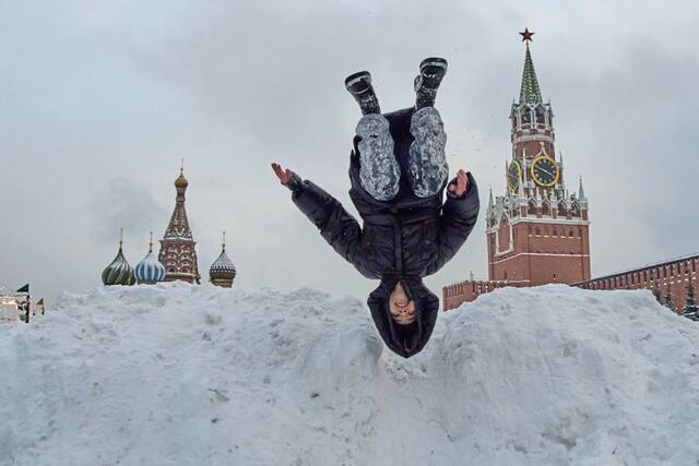 9182097_web1_ap26010582289247