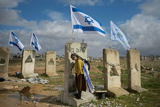 9182131_web1_ap26019629738812