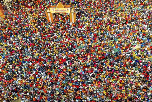 Photos from around the world to our backyard