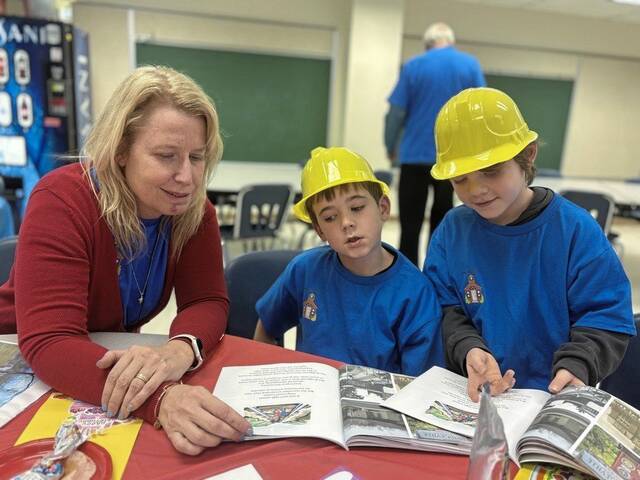 Chartiers Valley Primary School students get history lesson while celebrating school’s 30th birthday