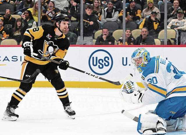 Tommy Novak proves adept at frequently shifting around Penguins’ lineup