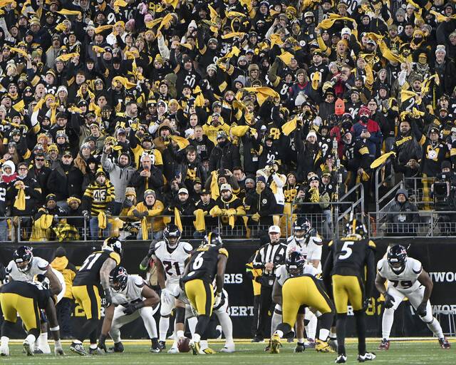 Texans defense dominates Steelers in wild-card rout