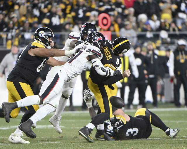Texans defense dominates Steelers in wild-card rout