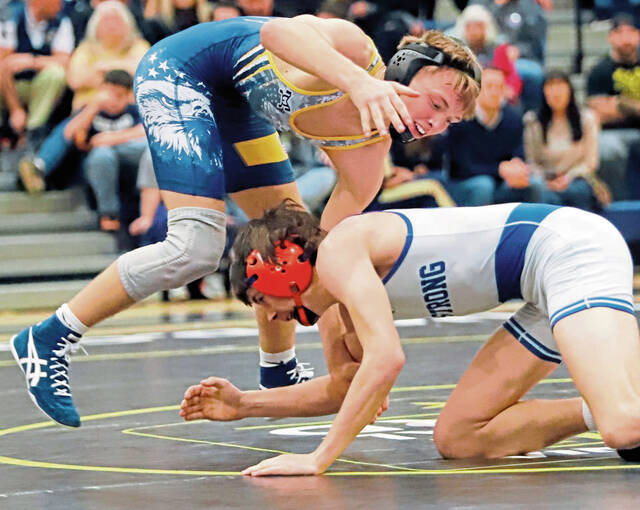 Kiski Area wrestlers show toughness with win over Armstrong, improve to 14-1