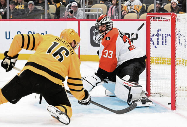 Penguins snap losing skid by beating Flyers