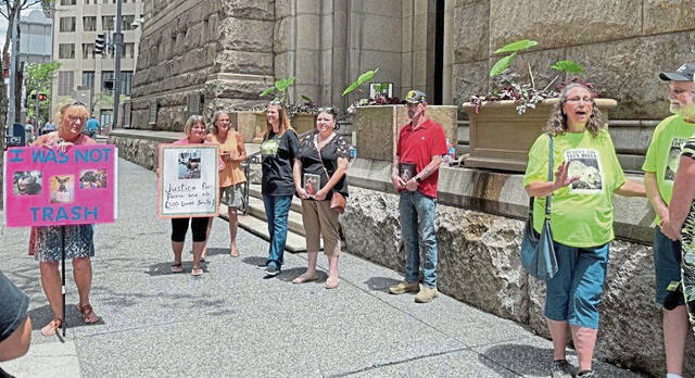 Lawmakers, pet advocates push bill spurred by pet cremation scandal