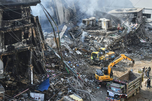 Death toll in Pakistan shopping plaza fire rises to 67, officials say