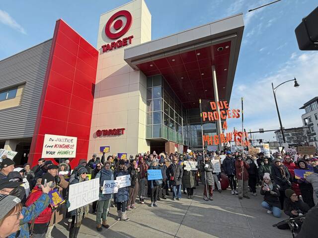 Protests against ICE underway in Pittsburgh