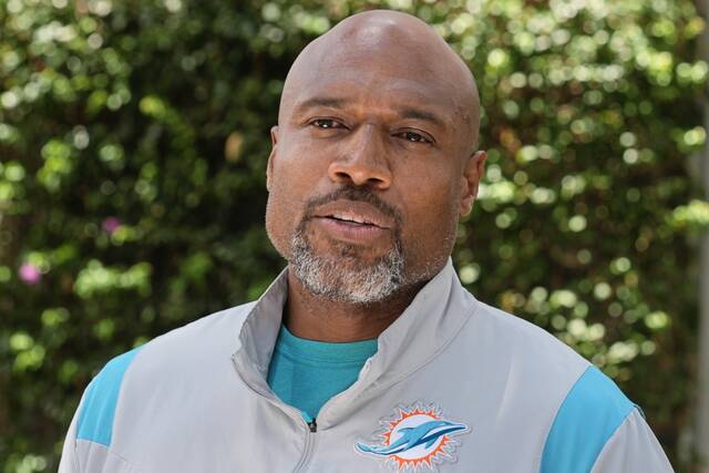 Anthony Weaver brings old-school edge to Steelers’ coaching search