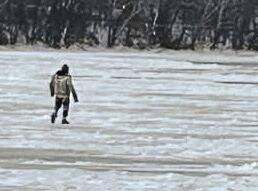 Man fleeing police runs onto frozen Allegheny River, authorities say