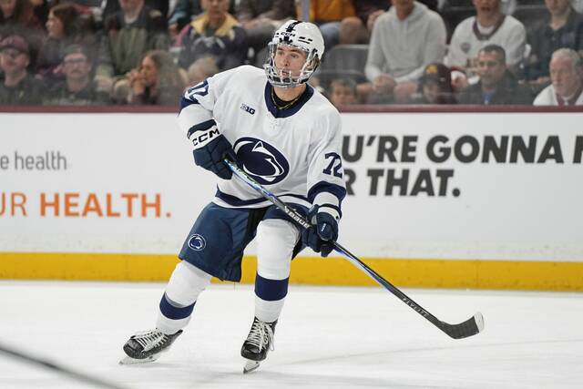 Penn State men’s hockey falls to Michigan State in outdoor game at Beaver Stadium