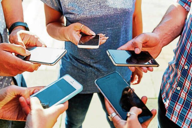 Town hall scheduled on proposed statewide cellphone ban in schools