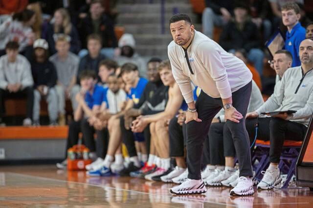 Poor ball movement another of many recurring issues for Pitt