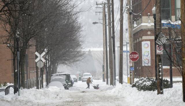 Broken plows, green drivers contributed to Pittsburgh’s snow removal woes, mayor says