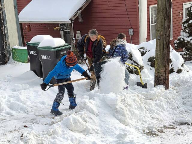 Etna officials rally volunteers to help neighbors dig out from record-setting snow