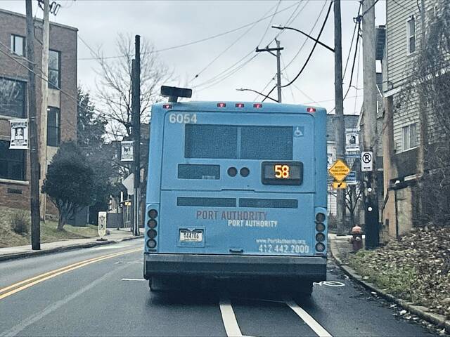 Woman struck by bus in Oakland Monday evening