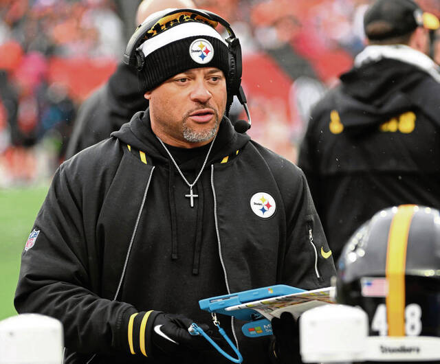 Report: Steelers running backs coach Eddie Faulkner headed to AFC North rival