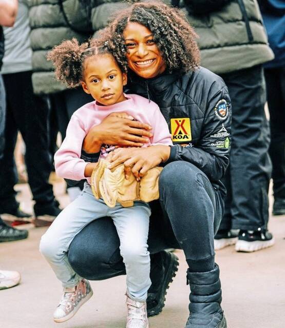 9261797_web1_gtr-jasminejonesjade-020626