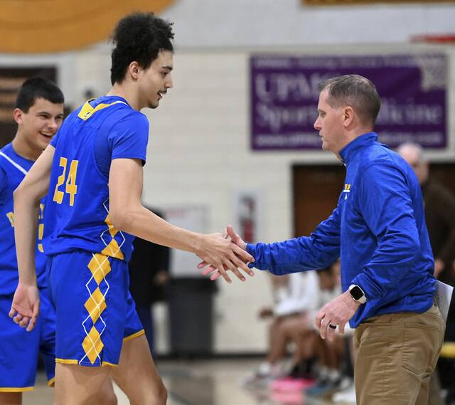 Westmoreland County boys basketball notebook: Derry chasing 1st section title since 1957