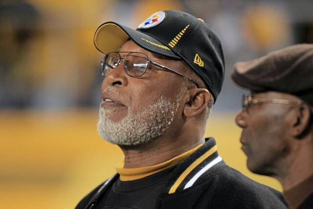 Greenwood denied spot in Hall of Fame; Fitzgerald becomes 11th Pitt player in Canton