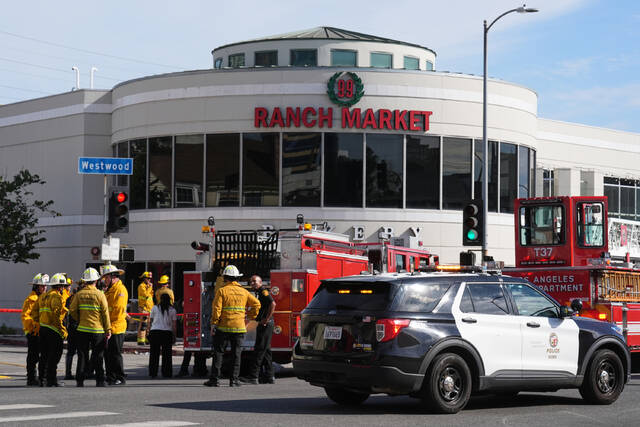3 dead, several hurt after vehicle crashes into Los Angeles grocery store, authorities say