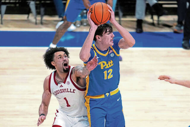 Jeff Capel continues to utilize Pitt freshmen Macari Moore, Kieran Mullen in short bursts