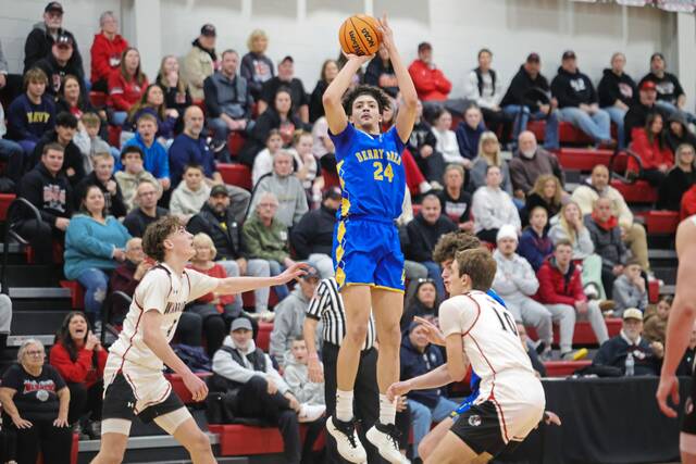 Derry gets past Elizabeth Forward in tense finale to win 1st section title in 69 years