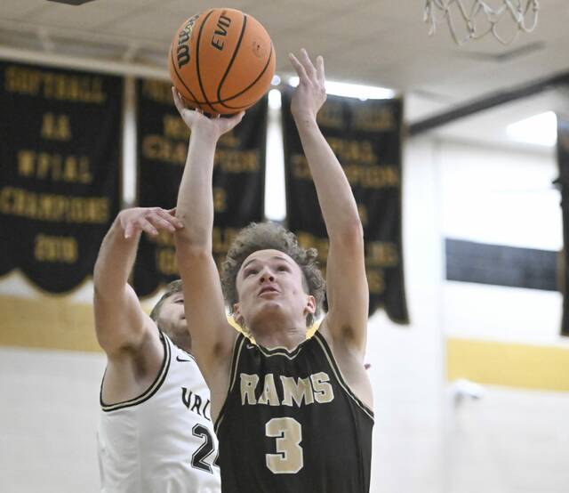 Highlands boys escape against Valley, get needed help to earn playoff berth