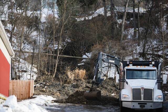 Crews work to stabilize sinkhole in Greensburg
