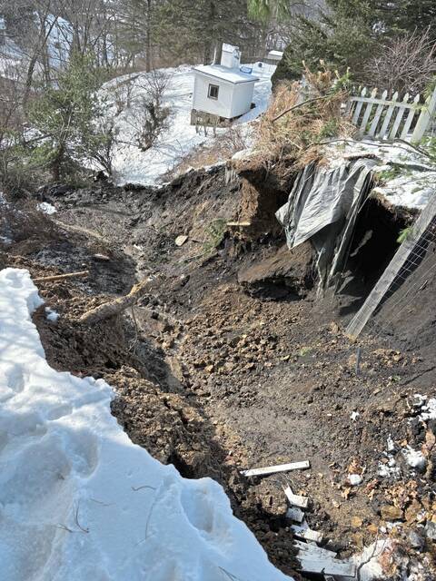 Crews work to stabilize sinkhole in Greensburg