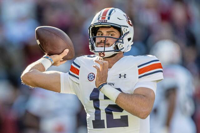 Pitt transfer Holden Geriner embraces mentorship role with young quarterbacks