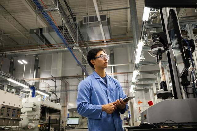 CMU gives rare tour of autonomous laboratory near Bakery Square