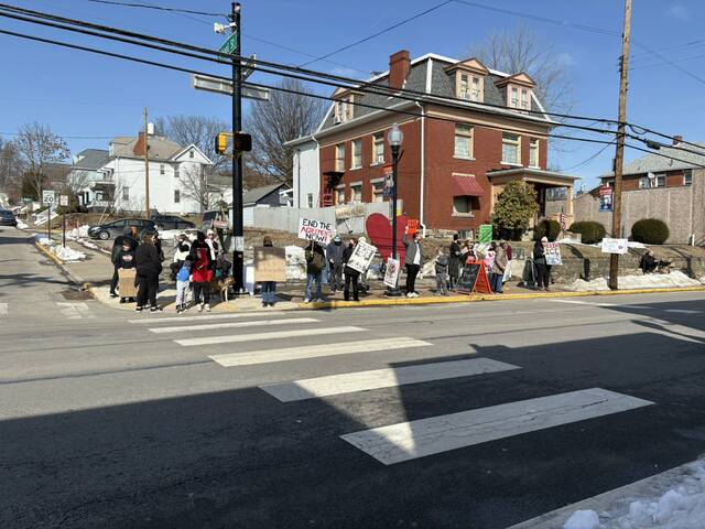 Confrontation erupts at anti-ICE protest in Springdale