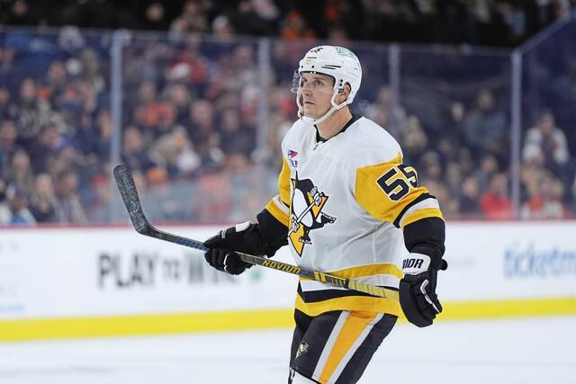 Penguins forward, Rhode Island native Noel Acciari mourns rink shooting
