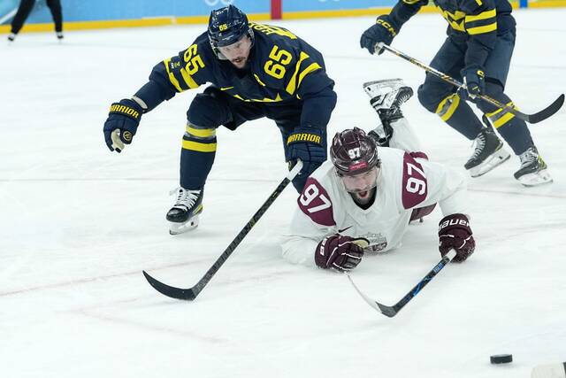 Penguins’ Erik Karlsson collects assist in Sweden’s win against Latvia