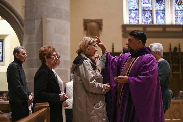 Hundreds attend Ash Wednesday services