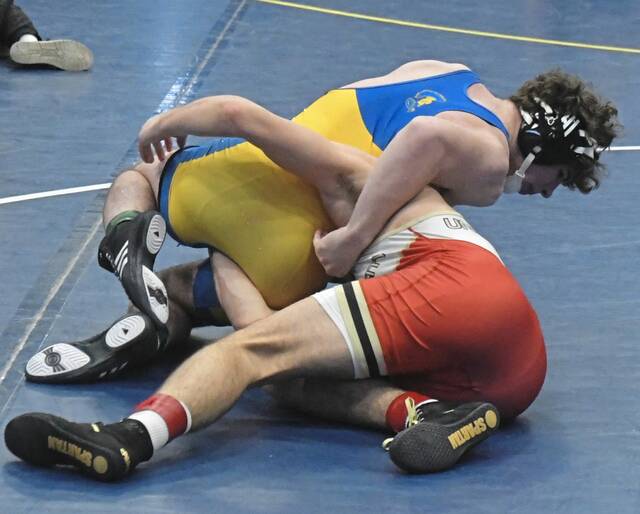 Derry duo looks to join 3-time champs club at WPIAL Class 2A wrestling tournament