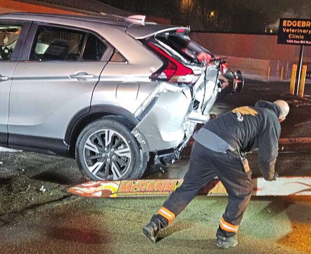 Mt. Oliver cop rear-ends SUV with child inside on Route 51