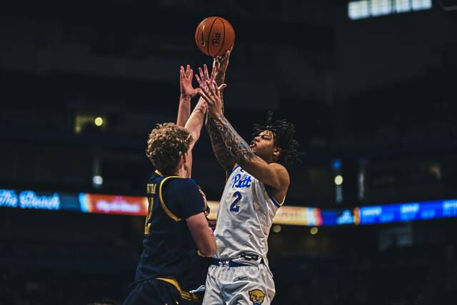 Pitt hangs on against Notre Dame to snap 5-game losing streak