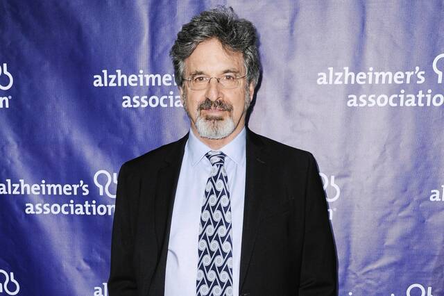 Robert Carradine, ‘Revenge of the Nerds’ and ‘Lizzie McGuire’ star, dies at 71