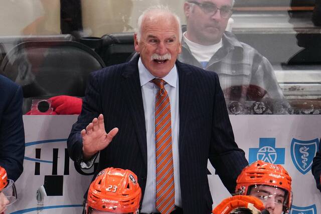Joel Quenneville wins his 1,000th game, joining Scotty Bowman in an elite club for NHL coaches