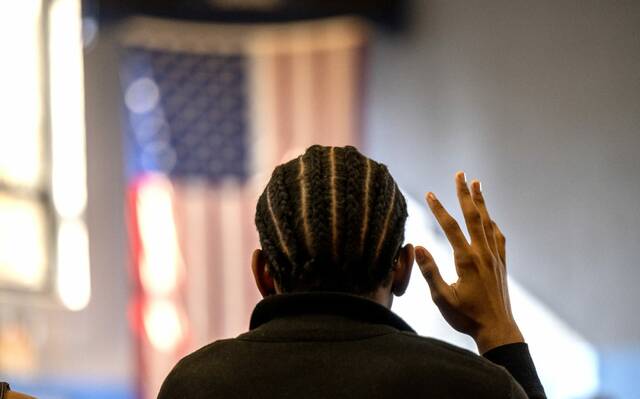 Gov. Shapiro discusses AI regulation in schools during Carnegie visit