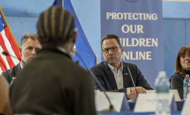 Gov. Shapiro discusses AI regulation in schools during Carnegie visit