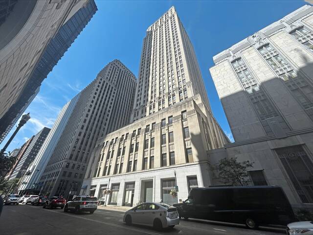 Police investigate reported climb of Gulf Tower in Downtown Pittsburgh