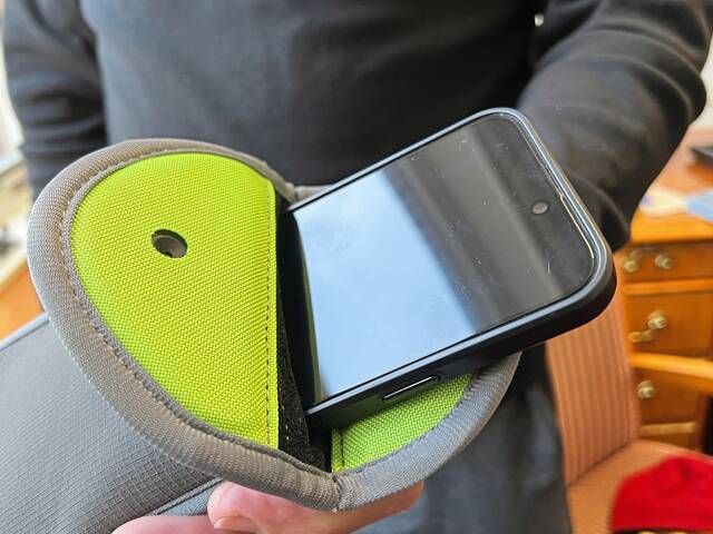 9317730_web1_her-ssacellphone-030526-2