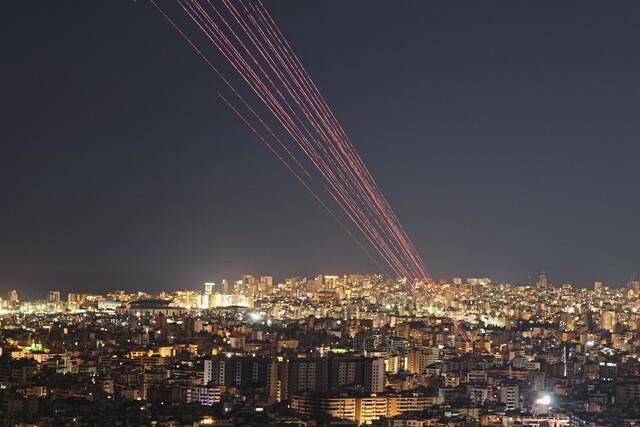 9347926_web1_ap26063718350361