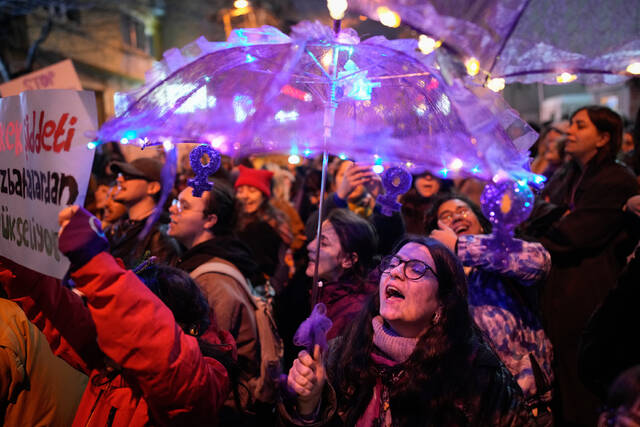 9347976_web1_ap26067663347438