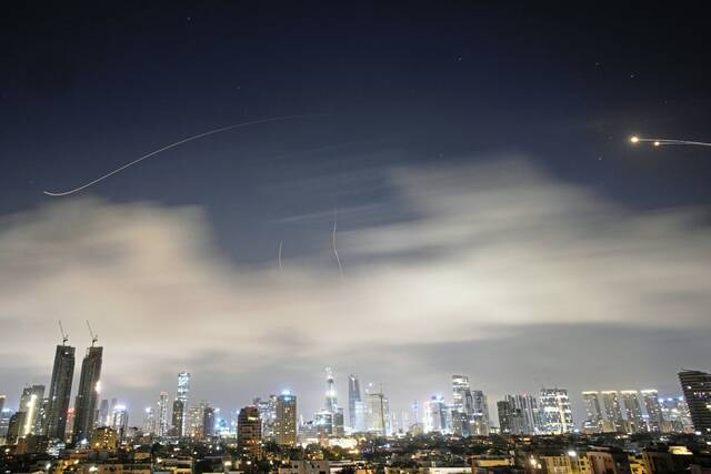 9347987_web1_ap26074100353503