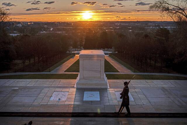 9347994_web1_ap26076506027420