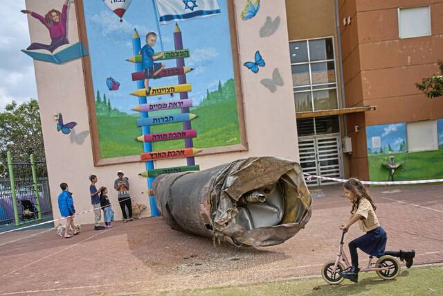 9347999_web1_ap26082433414461